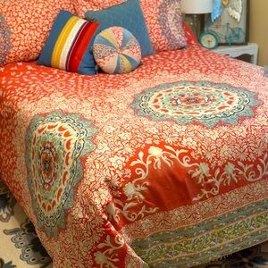 King/queen comforter set by Jessica Simpson with throw pillow and king pillows